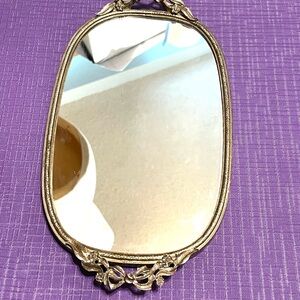 Elegant Matson Oval Mirror with Gold Gilt Frame